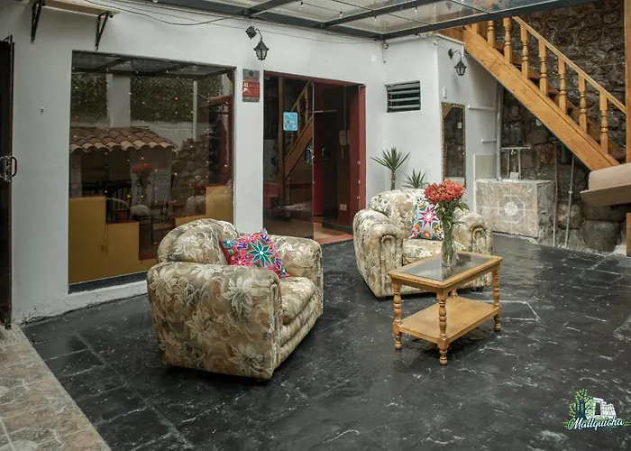 Beautiful, Spacious & Cozy House Located In The Heart Of