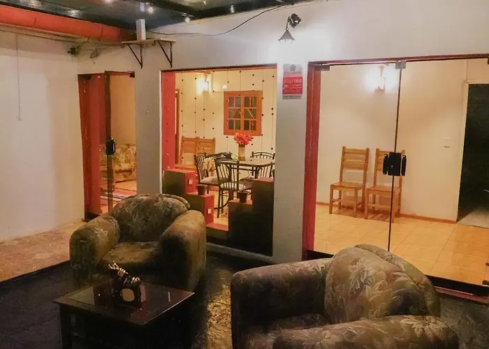 Hébergement de vacances Beautiful, Spacious & Cozy House Located In The Heart Of *