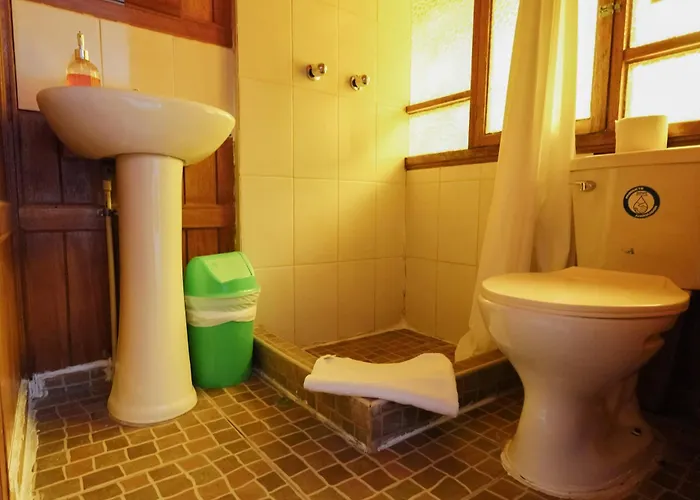 Hébergement de vacances Beautiful, Spacious & Cozy House Located In The Heart Of *