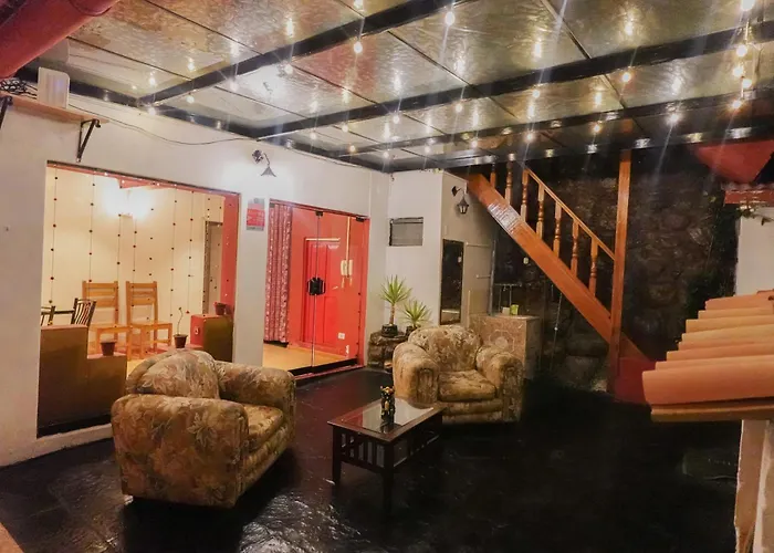 Beautiful, Spacious & Cozy House Located In The Heart Of